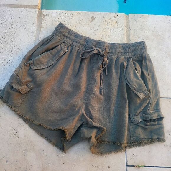 Green linen catgo shorts, small - Picture 1 of 3